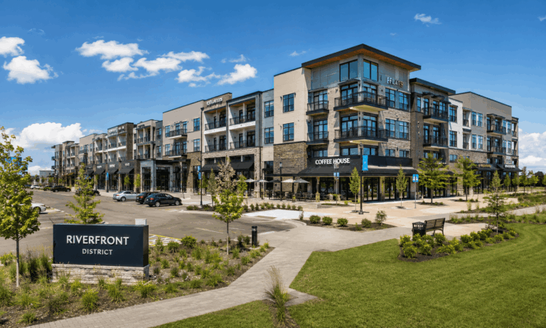 Mixed-use multi-unit development with residential, retail and landscaped areas